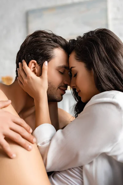 Boyfriend Girlfriend Closed Eyes Hugging Smiling — Stock Photo, Image