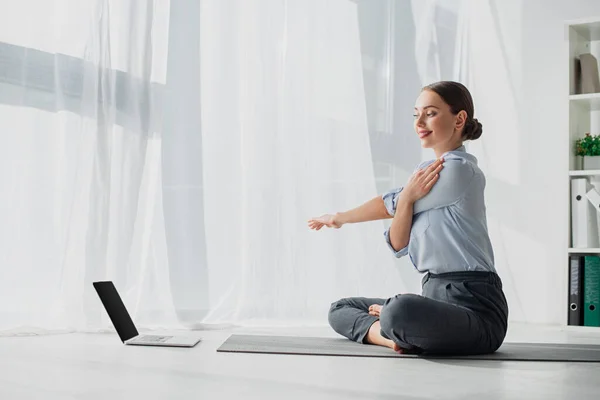 Young Businesswoman Having Online Classes Laptop Stretching Hands Lotus Position — Stock Photo, Image