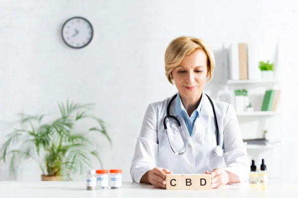 Doctor White Coat Touching Wooden Cubes Cbd Lettering Bottles Drugs — Stock Photo, Image