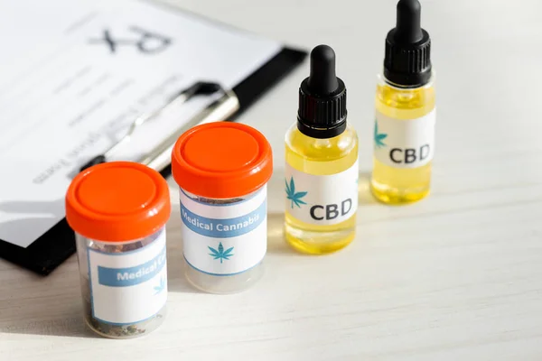 Selective Focus Bottles Medical Cannabis Cbd Lettering Clipboard — Stock Photo, Image