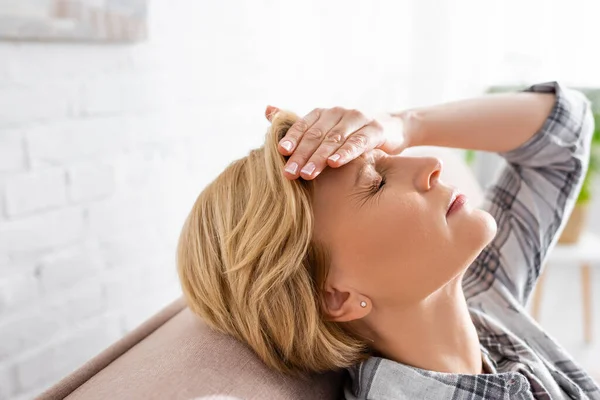 Mature Woman Closed Eyes Suffering Migraine — Stock Photo, Image