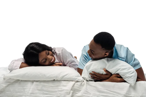 Feliz Casal Afro Americano Deitado Cama Pijama Isolado Branco — Fotografia de Stock