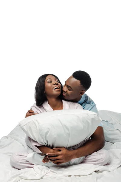 Feliz Africano Americano Pareja Abrazando Almohada Cama Pijama Aislado Blanco —  Fotos de Stock