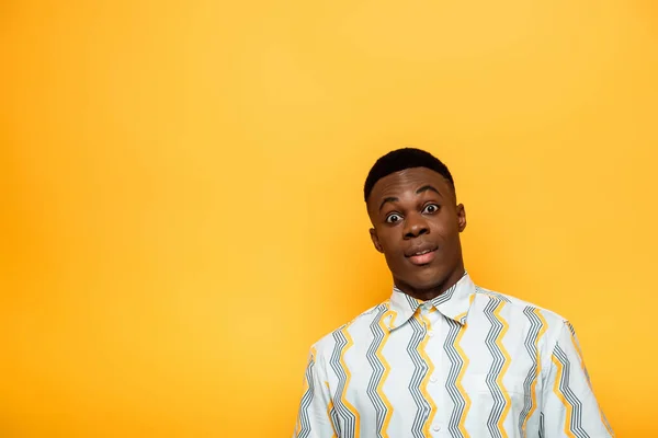 Surprised African American Man Bulging Eyes Isolated Yellow — Stock Photo, Image