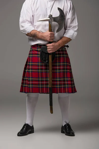 Cropped View Scottish Man Red Kilt Battle Axe Grey Background — Stock Photo, Image