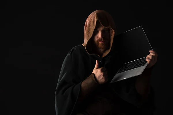 Medieval Scottish Redhead Man Mantel Holding Laptop Showing Thumb Dark — Stock Photo, Image