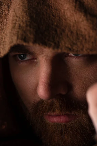 Close View Medieval Scottish Redhead Bearded Man Mantel — Stock Photo, Image