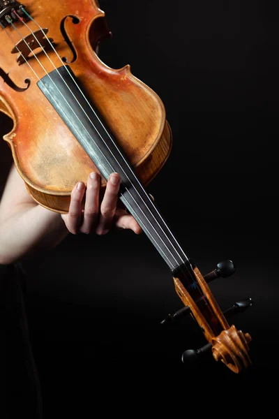 Vista Cortada Músico Feminino Tocando Sinfonia Violino Isolado Preto — Fotografia de Stock