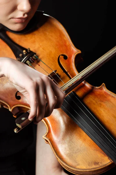 Teilansicht Des Professionellen Musikers Der Auf Geige Isoliert Auf Schwarz — Stockfoto