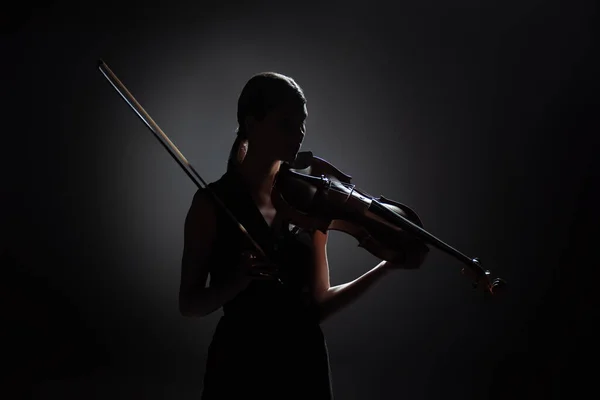 Silhuett Professionell Kvinnlig Musiker Spelar Fiol Mörk Scen — Stockfoto