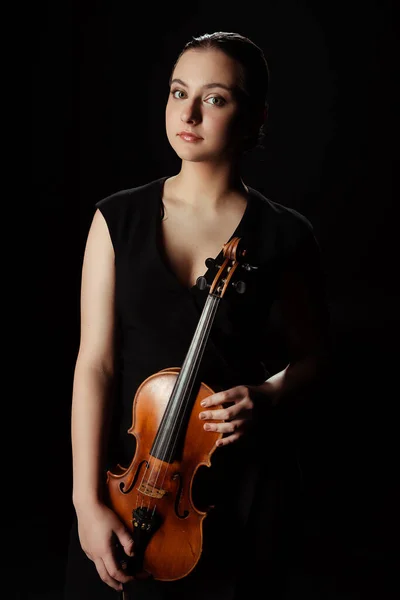 Músico Profissional Atraente Segurando Violino Isolado Preto — Fotografia de Stock