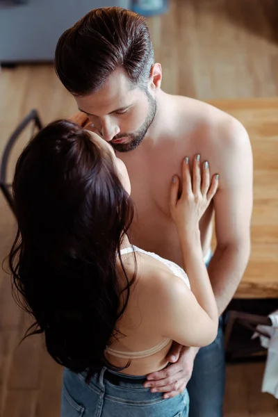 Overhead View Sexy Young Undressed Couple Hugging Kitchen — Stock Photo, Image