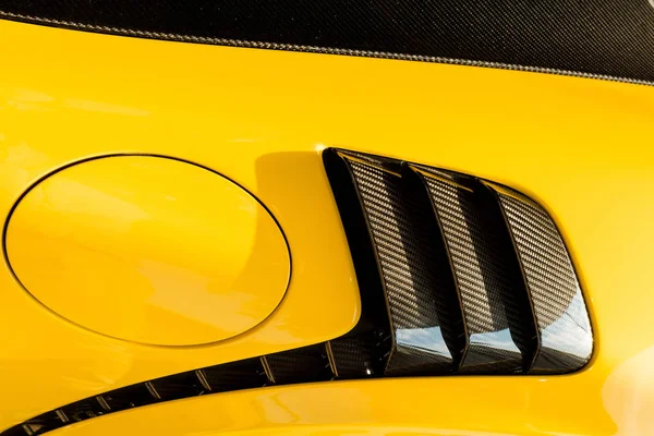 QUIIV, UCRÂNIA - OUTUBRO 7, 2019: close up of fuel tank in yellow luxury porshe — Fotografia de Stock