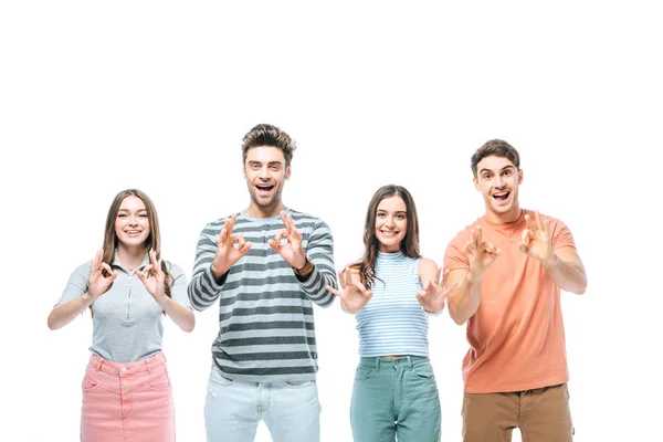 Amigos felices mostrando signos de ok aislados en blanco - foto de stock