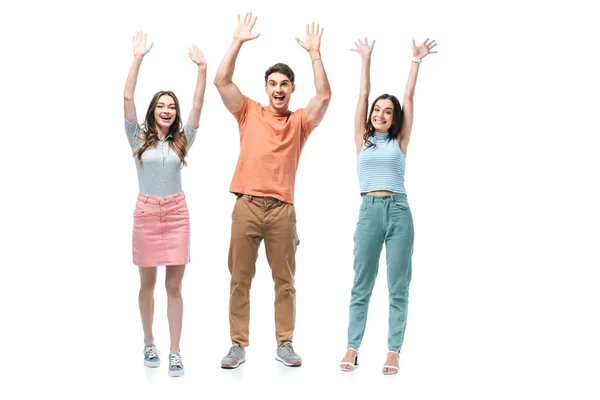 Amigos positivos de pie junto con las manos arriba, aislados en blanco - foto de stock