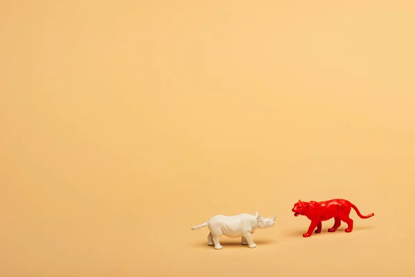 Toy rhinoceros and tiger on yellow background, animal welfare concept — Stock Photo