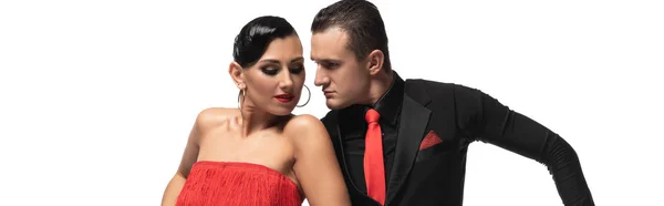 Plano panorámico de sensual pareja de bailarines realizando tango aislado sobre blanco - foto de stock