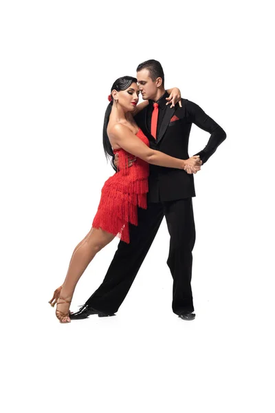 Casal apaixonado de dançarinos realizando tango no fundo branco — Fotografia de Stock