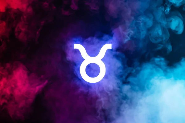 Azul iluminado Touro signo do zodíaco com fumaça colorida no fundo — Fotografia de Stock
