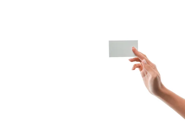 Vista recortada de niña sosteniendo tarjeta en blanco aislado en blanco - foto de stock