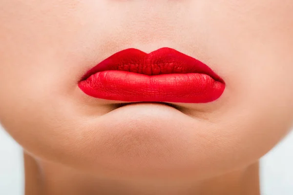 Primer plano de la mujer molesta con los labios rojos - foto de stock