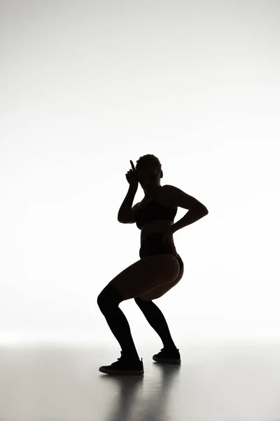 Silhueta de sexy menina twerking isolado no branco — Fotografia de Stock