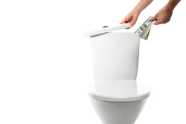 Abgeschnittene Ansicht der Frau versteckt Dollars in Keramik saubere Toilettenschüssel isoliert auf weiß — Stockfoto