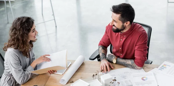 Panoramic shot of virtual reality architect talking with colleague — Stock Photo
