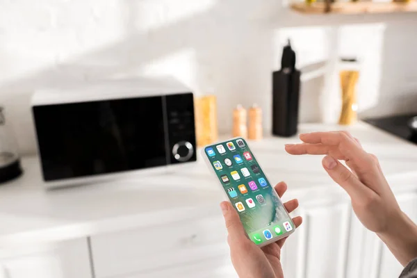 KYIV, UKRAINE - OCTOBER 9, 2019: cropped view of woman holding smartphone with apple interface — Stock Photo