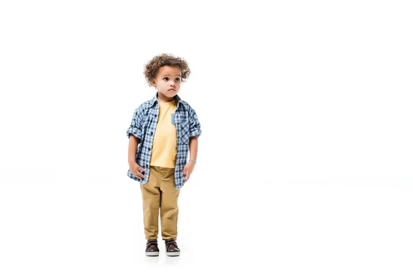 Triste garçon afro-américain isolé sur blanc — Photo de stock