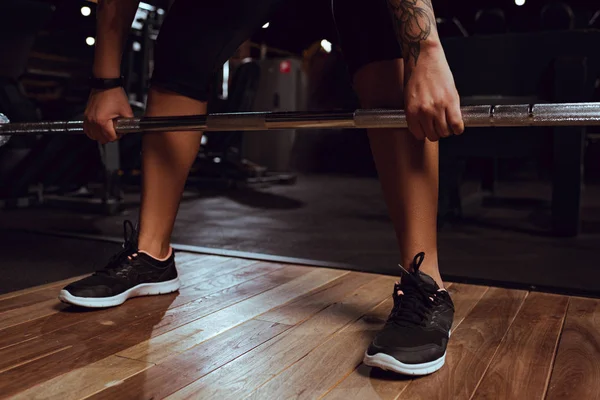 Cropped view of african american sportswoman exercising with barbell — Stock Photo