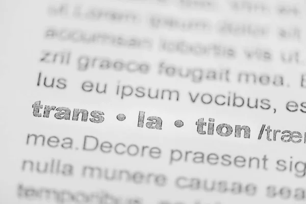 Gros plan de la traduction de mots dans le texte — Photo de stock