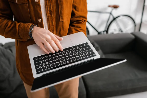 Cropped view of 3d artist using laptop with blank screen in office — Stock Photo