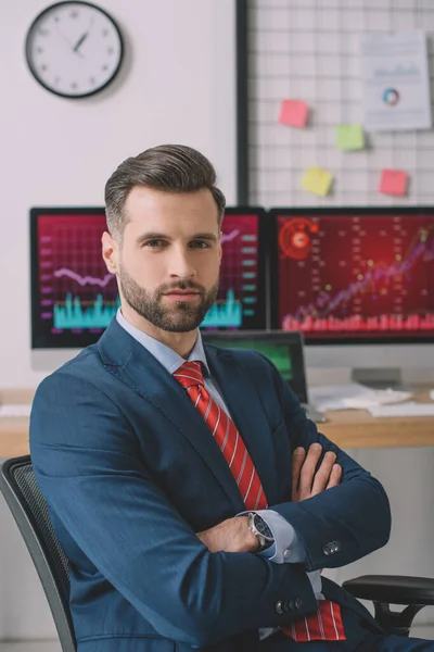 Handsome data analyst with crossed arms looking at camera in office — Stock Photo