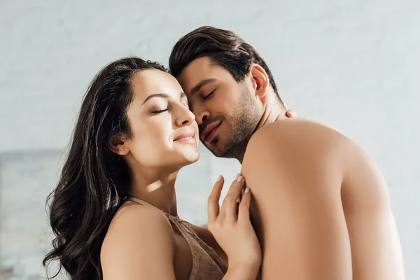 Beautiful woman and man hugging with closed eyes — Stock Photo