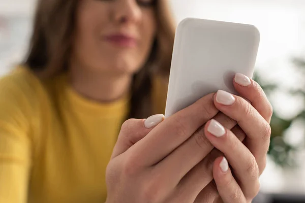 Selective focus of depended woman using smartphone at home — Stock Photo