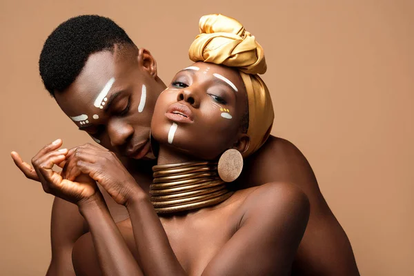 Sexy naked tribal afro couple posing isolated on beige — Stock Photo