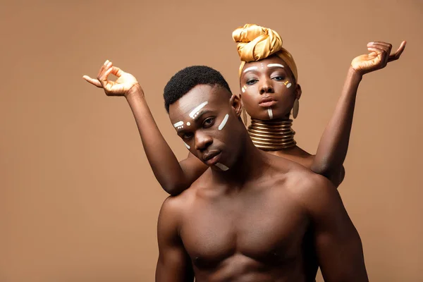 Naked tribal afro couple posing isolated on beige — Stock Photo