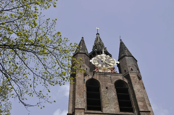 Toren van de Oude Kerk in Delft — Stockfoto