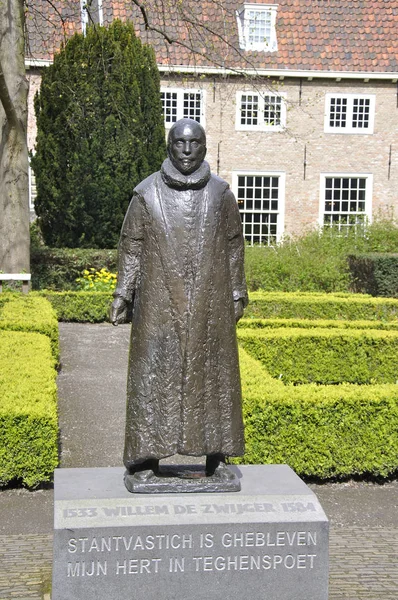 Статуя Вильгельма Безмолвного в Делфте — стоковое фото