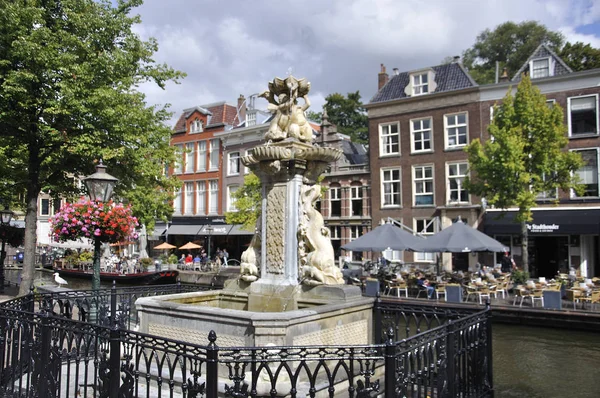 Fischbrunnen in Leiden — Stockfoto