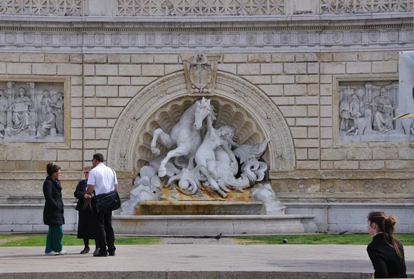 Сходи Болоньї Стіна Мистецтвом Парк Видом — стокове фото