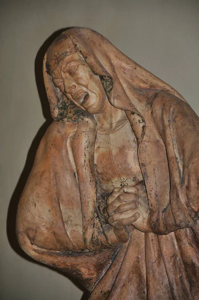 Terakotowa Rzeźba Opłakującej Mari — Zdjęcie stockowe