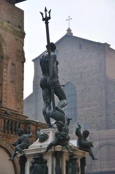 볼로냐의 중앙에 조각상 트라이 — 스톡 사진