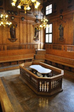 Bologna Üniversitesi Tıp Fakültesi anatomik tiyatrosunda masa kesme, 