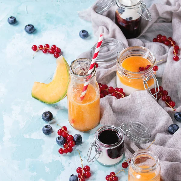 Melon and blueberries smoothie — Stock Photo, Image