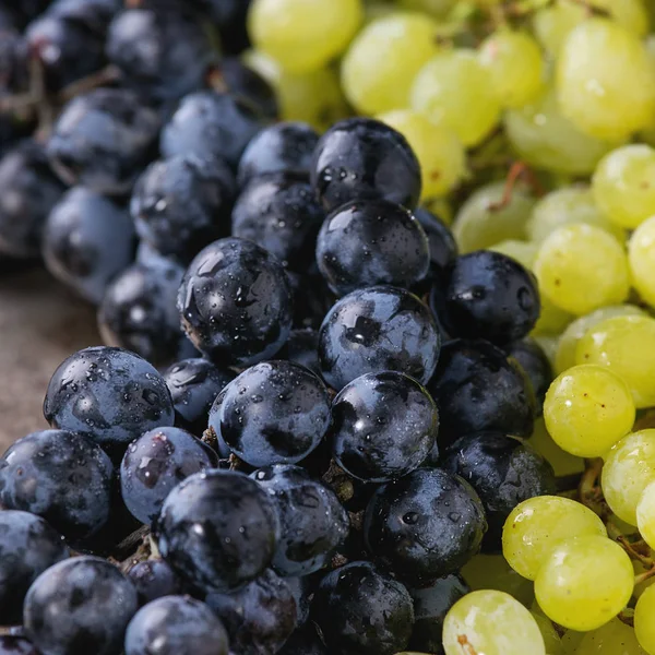 Kırmızı ve beyaz üzüm demet