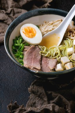 Asya şehriye çorbası