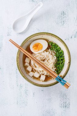 Asya şehriye çorbası