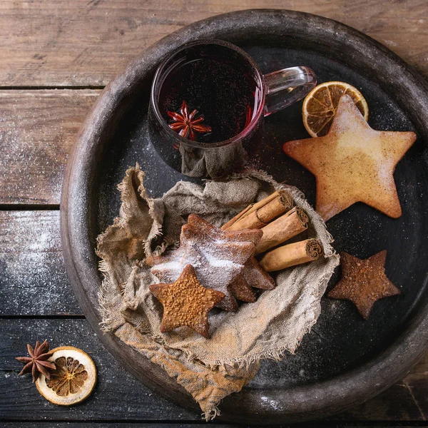 Horké červené svařené víno se soubory cookie — Stock fotografie